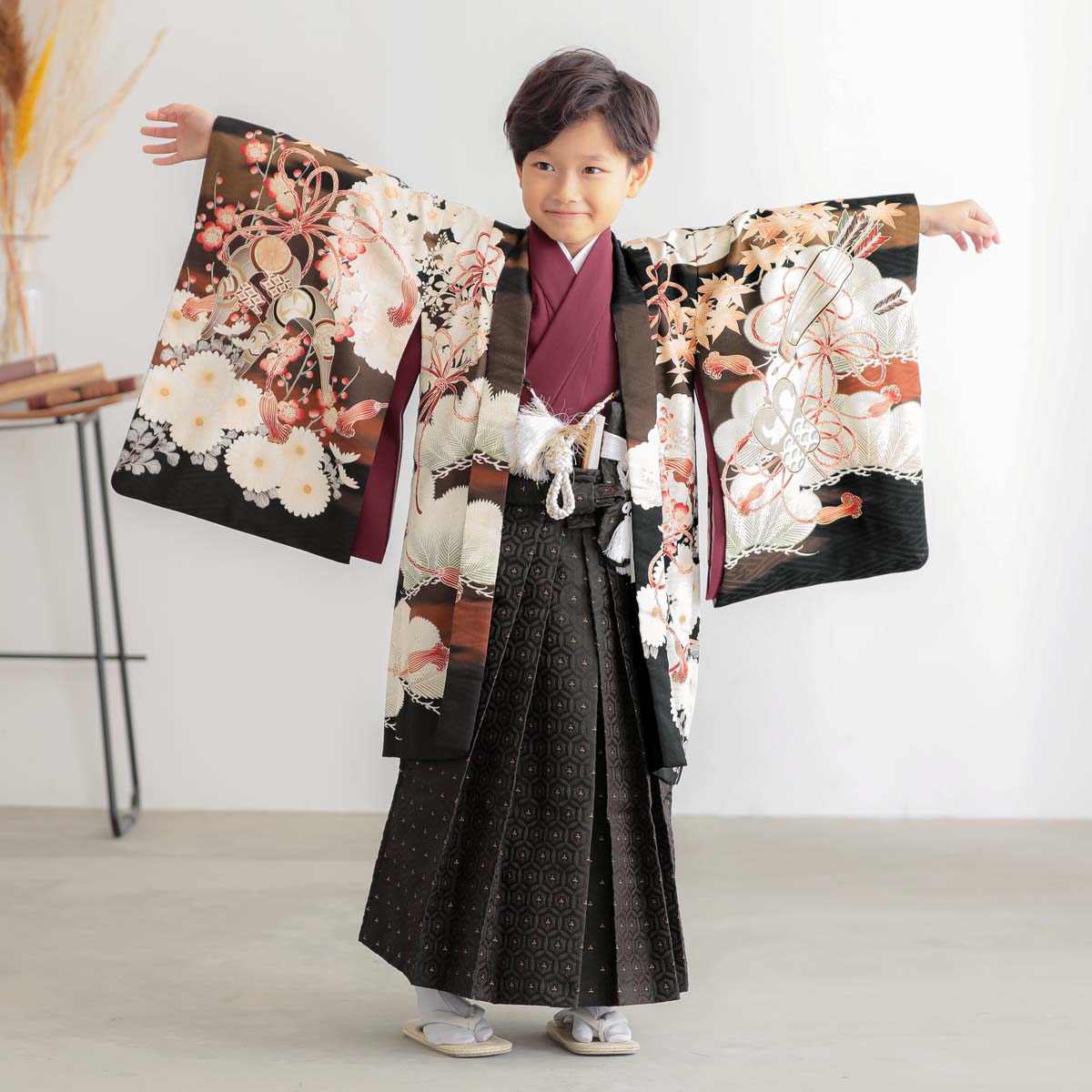 男児袴：BY162 【五歳】黒鷹に剣兜×黒丸亀甲 七五三男児袴レンタル