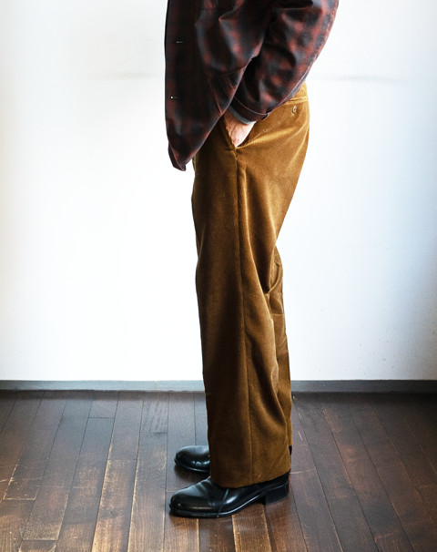 COMOLI コットンコーデュロイ ワンタックパンツ | 大阪心斎橋のメンズ