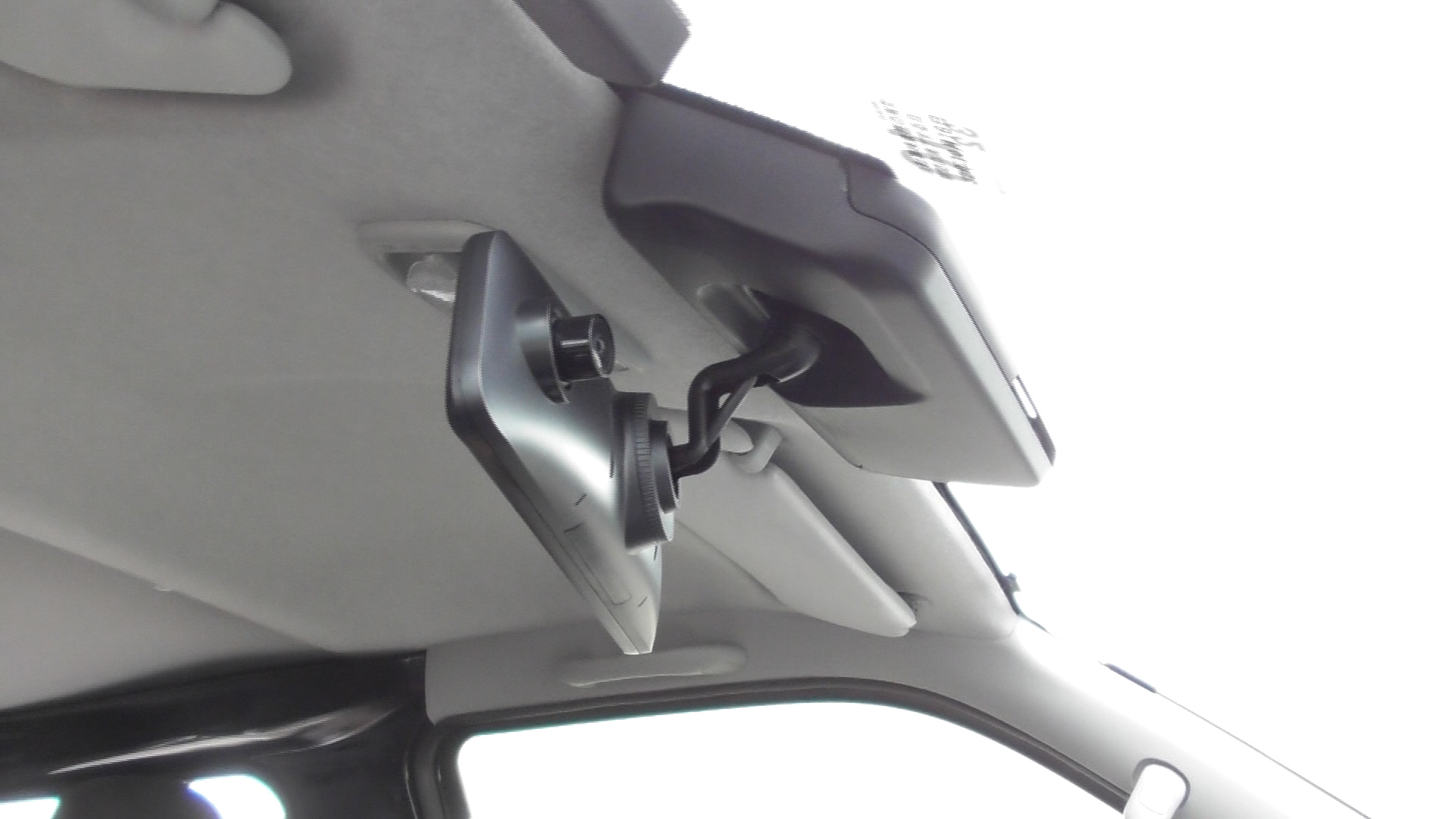 ミラー交換式で純正感アップ「AUTO-VOX V5PRO」をハイエース/レジアス