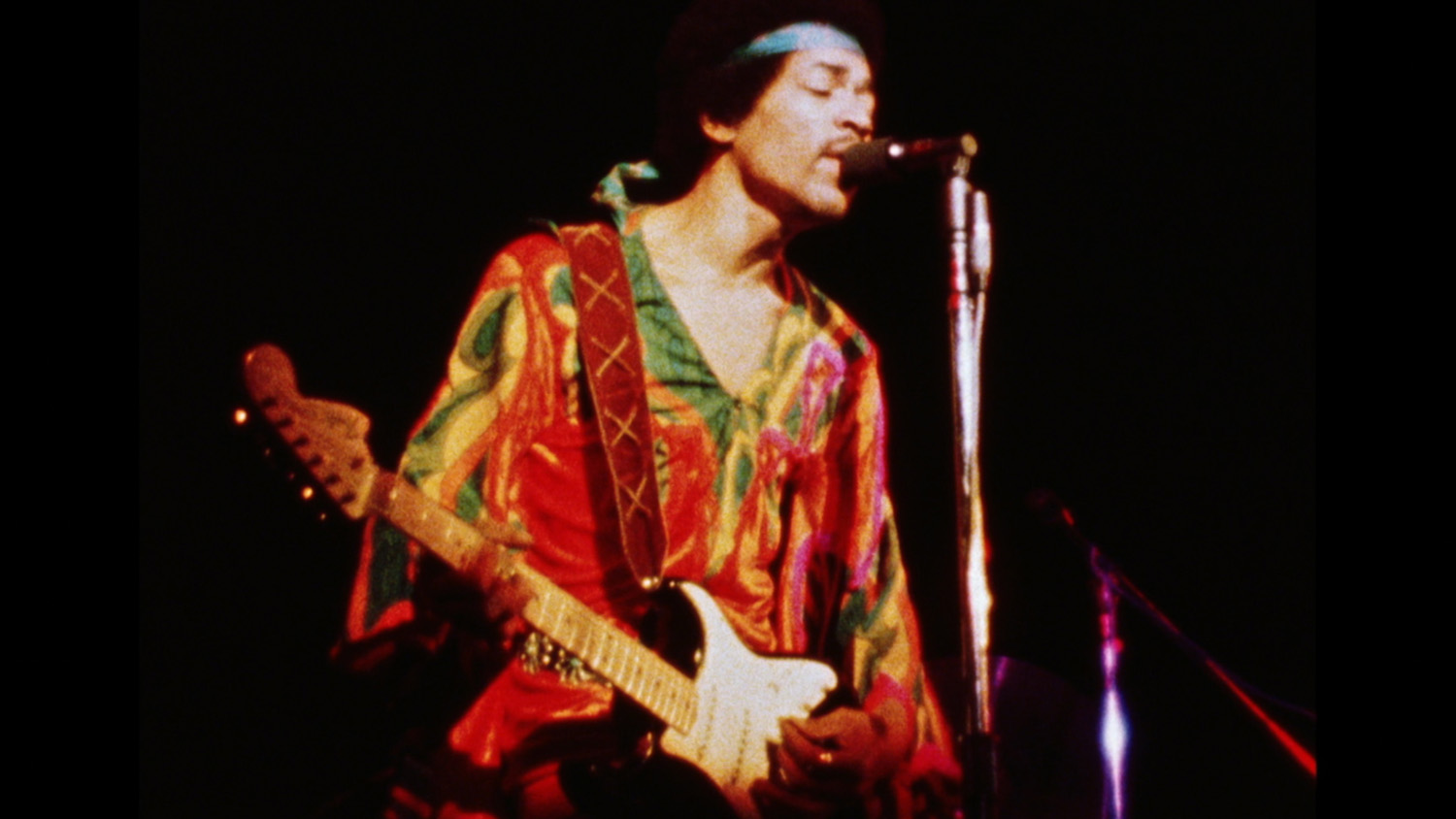 jimi-hendrix-movie-ec.jpg