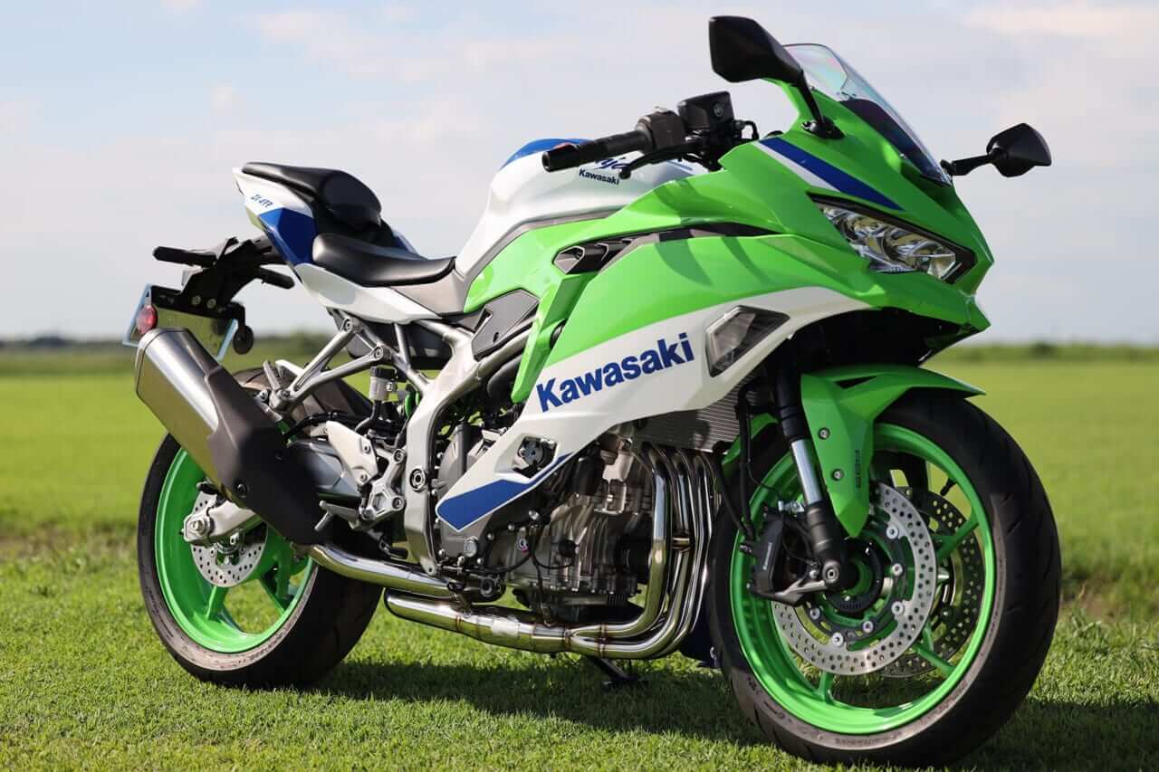 ZX-4R SE/RRエキパイ交換] 高回転型エンジンにゆとりと優しさをプラス