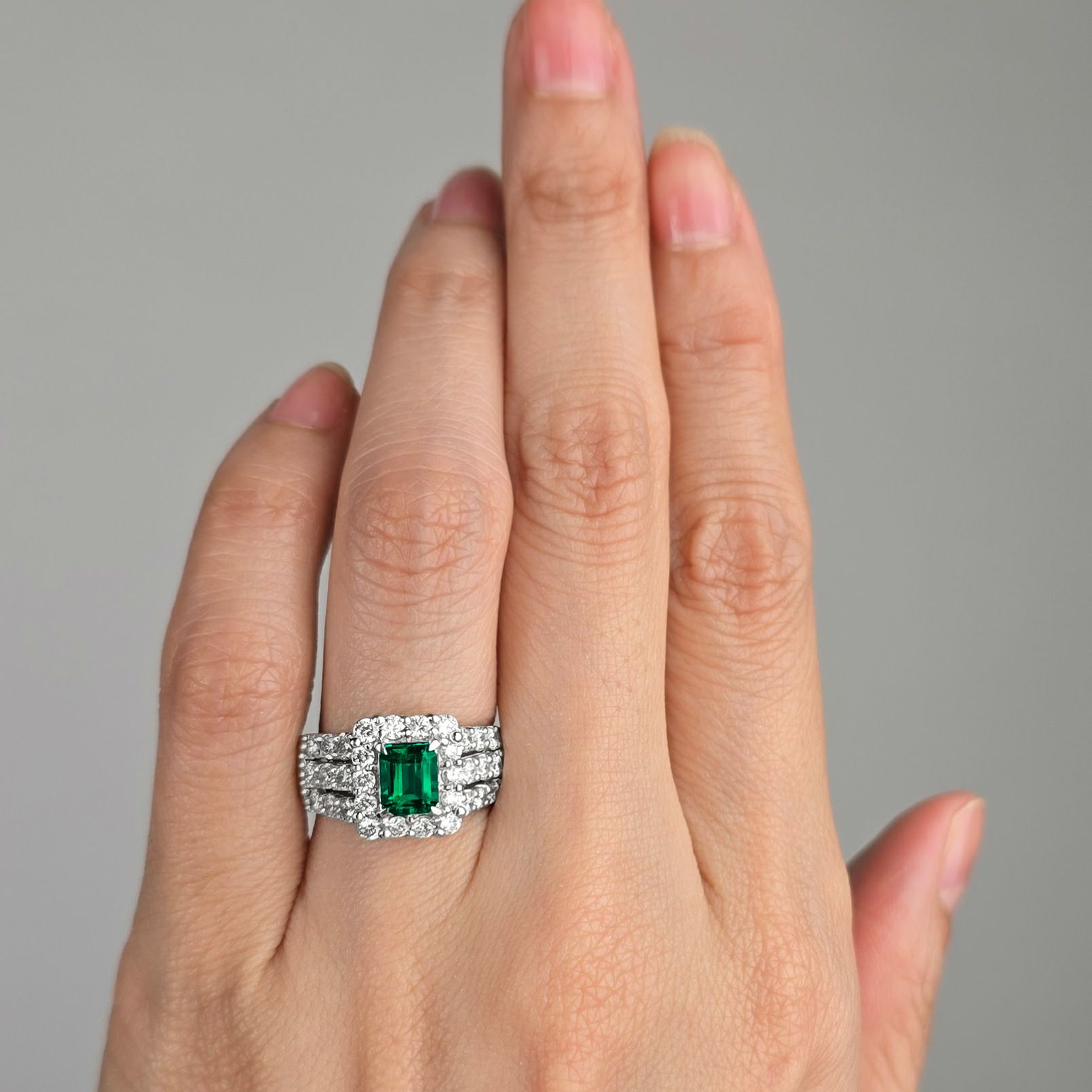 コロンビア産無処理エメラルド(ノンオイル)0.79ctプラチナリングダイヤ