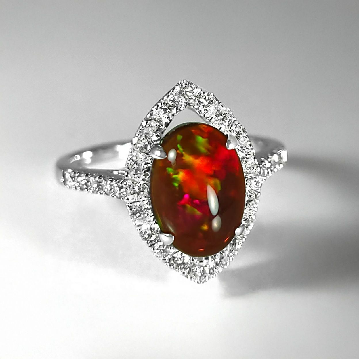 メキシコ産ファイアオパール1.35ctホワイトゴールドリングダイヤ0.59ct