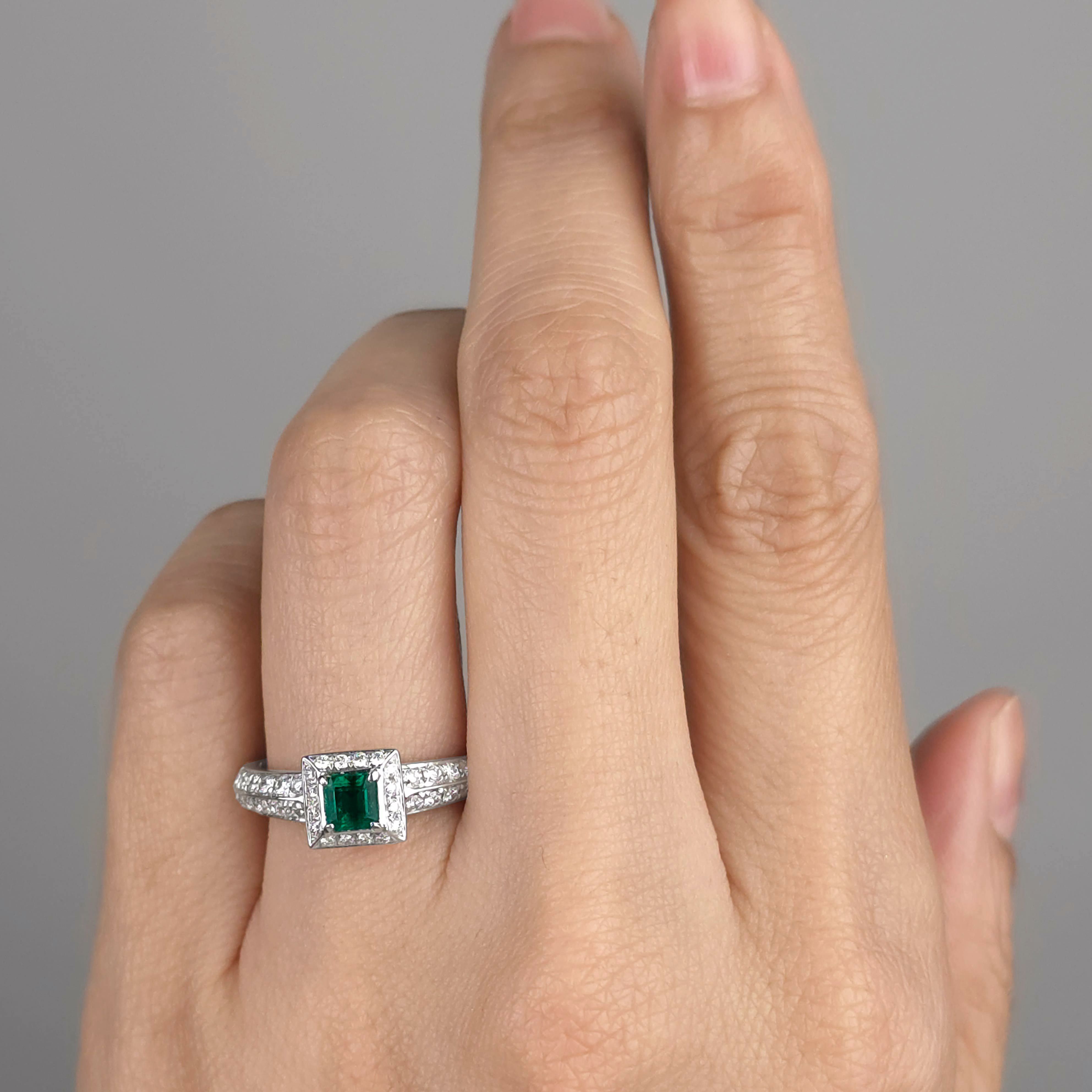 コロンビア産ムゾー鉱山エメラルド0.43ctプラチナリングダイヤ0.45ct付