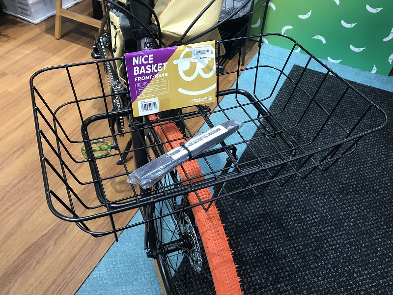 バナナワークス ナイスバスケットとプラムピィフロントキャリヤの