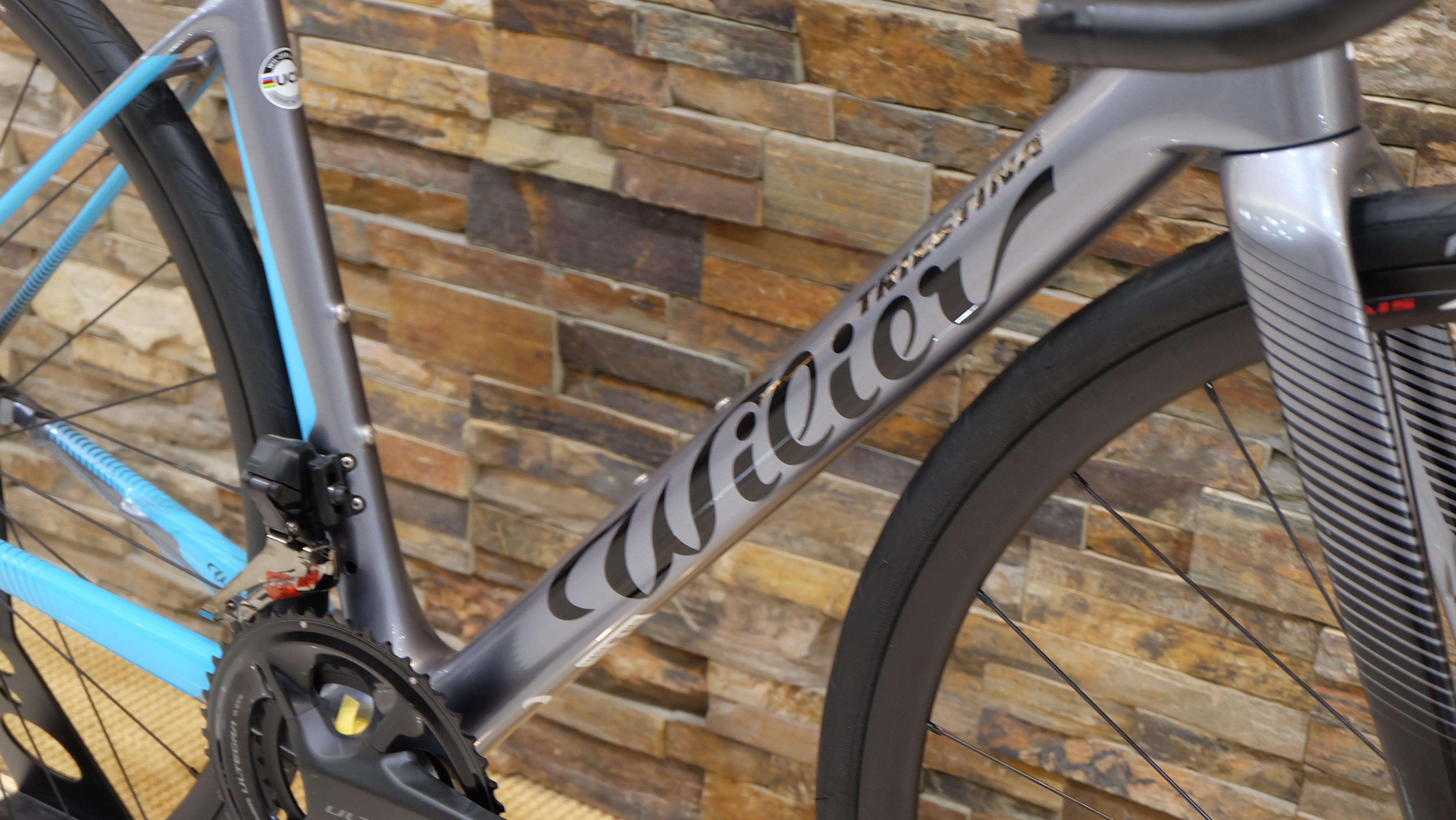 SALE】フルカーボンフレーム×ULTEGRA Di2がまさかの価格に