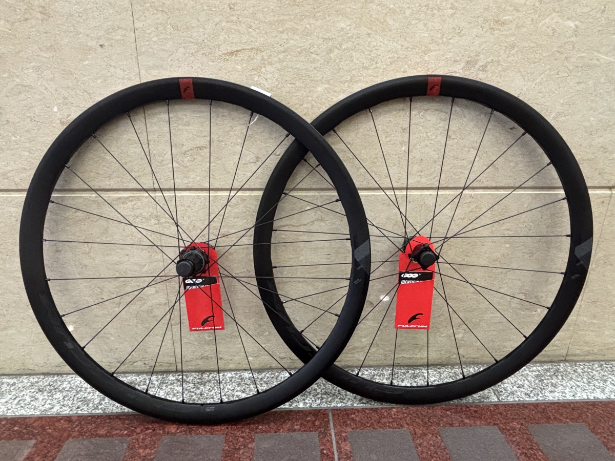 fulcrum Racing 4 DB Pirelli P7 Sport 前後 初めてのホイールカスタム