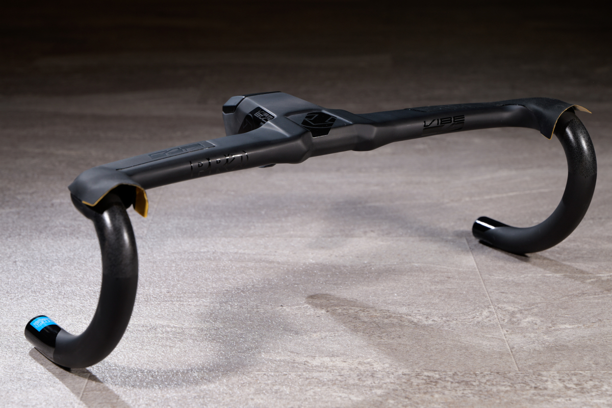 カーボンハンドル】エアロ＆剛性！最高峰一体型ハンドル VIBEあります