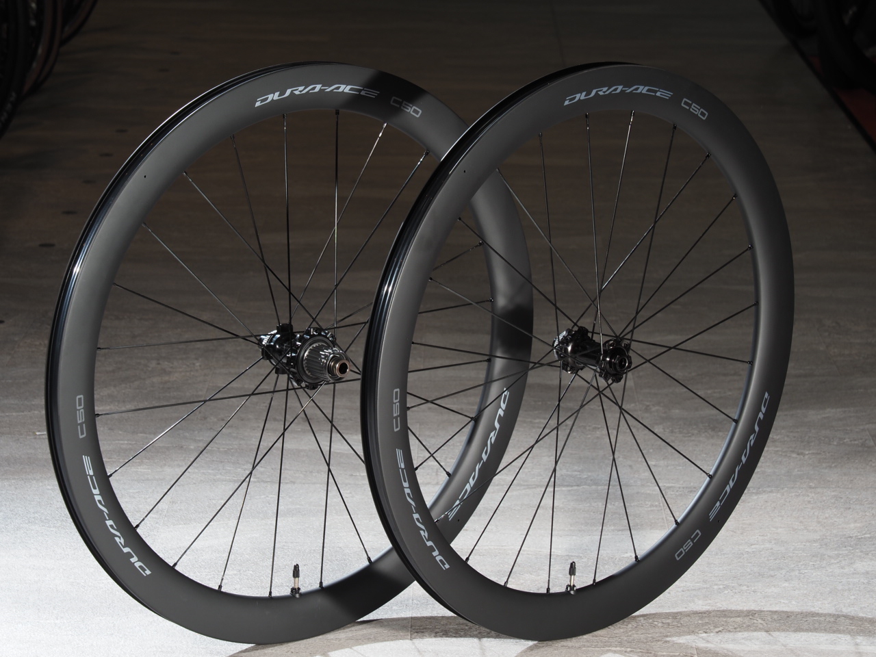 ホイール】世界最高峰の高性能カーボンホイール再入荷!! SHIMANO: WH