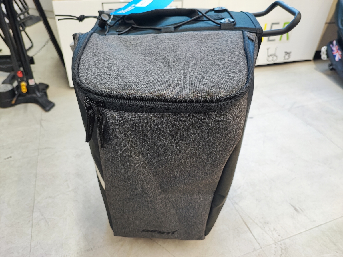 GIANT】便利なパニアバッグが入荷しましたよ！ | 新宿で自転車をお探し