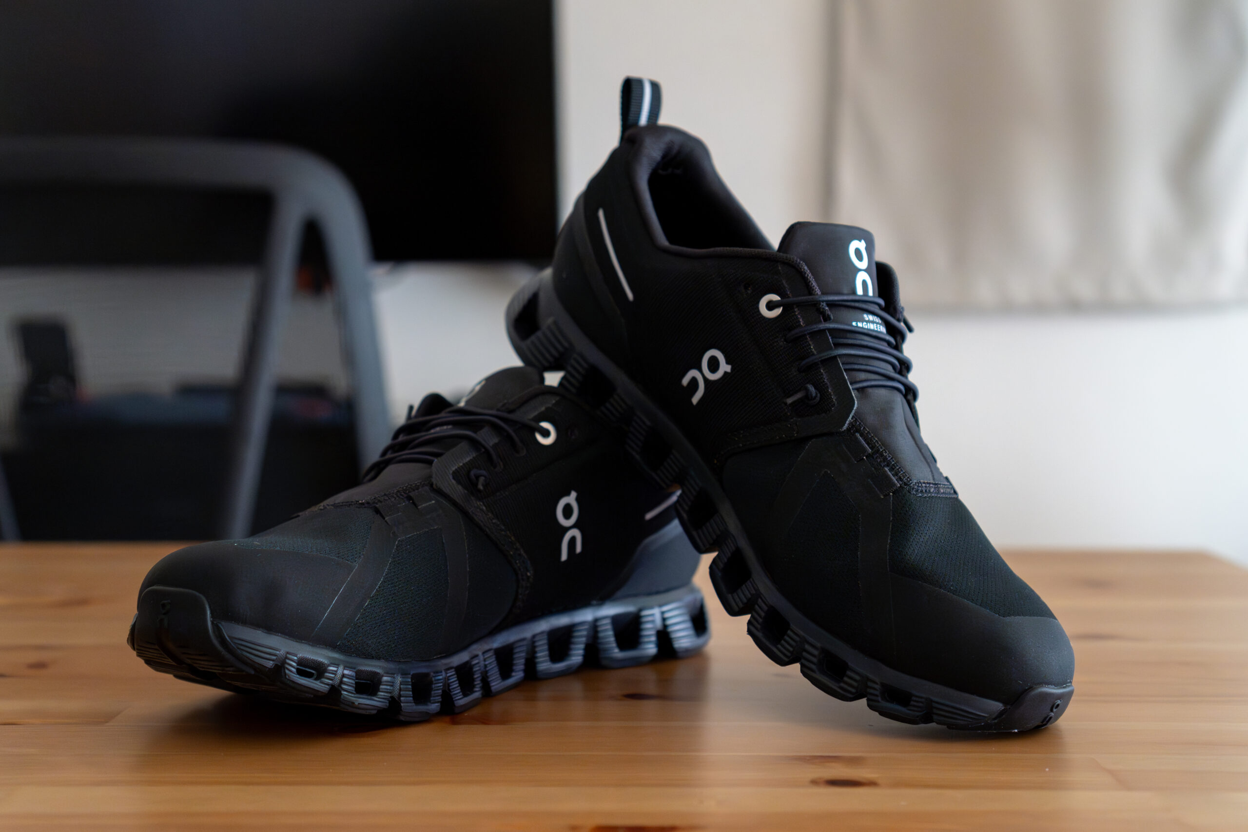 On Cloud5 Waterproof レビュー】台風の日でも靴下を守れるか履いて