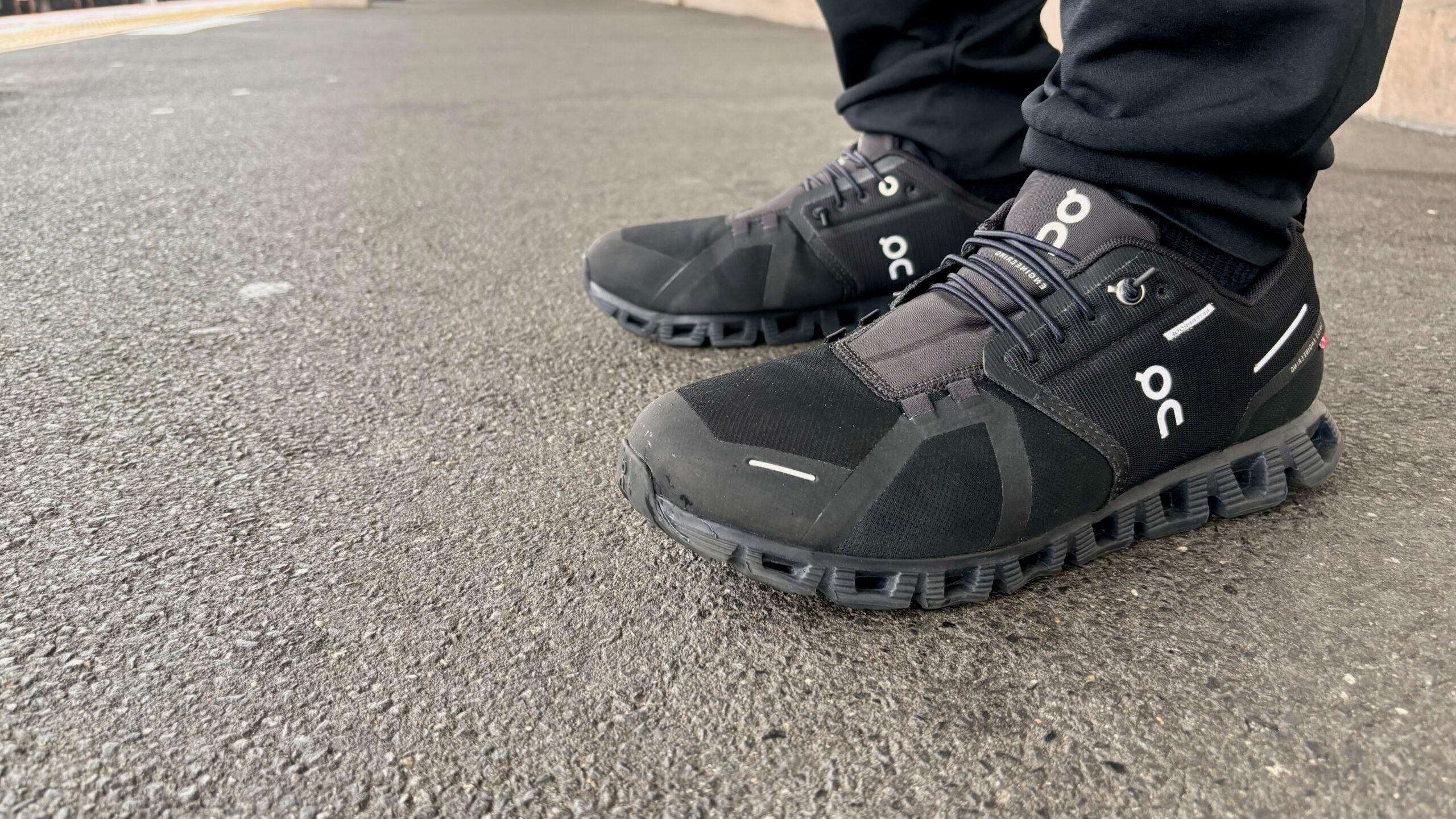 On Cloud5 Waterproof レビュー】台風の日でも靴下を守れるか履いて