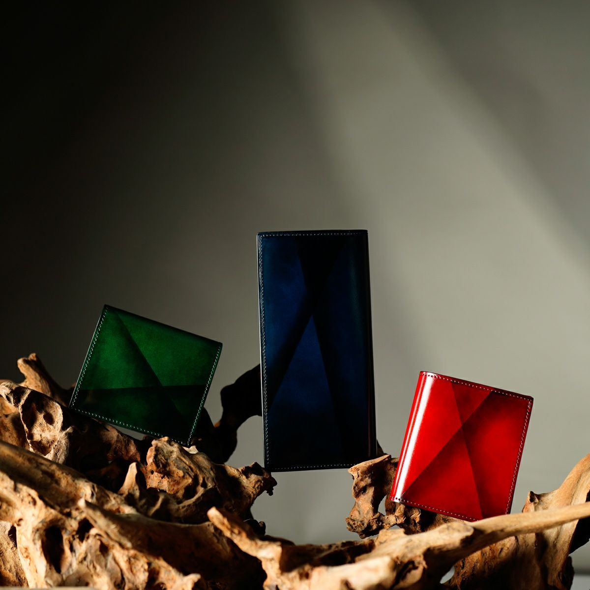 YFC122K コードバン薄型二つ折り財布 ｜美しい色彩の革財布、革製品