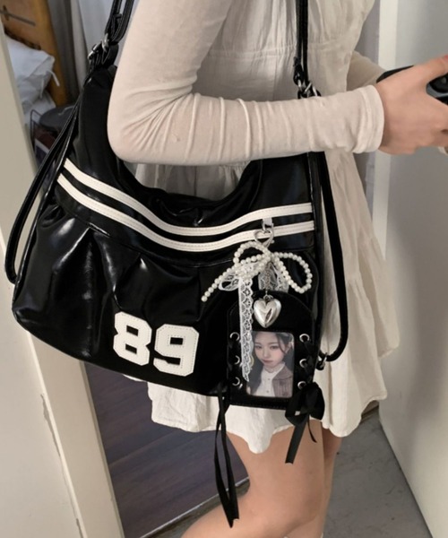 DEVICE（デバイス） ショルダーバッグ バッグ チャーム付き エナメル