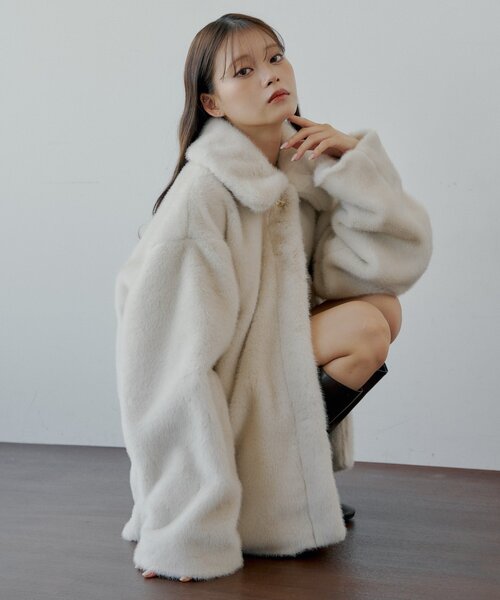 Chico（チコ） コート アウター 金釦ミディアム丈ファーコート