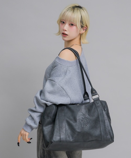 17HR（セブンティーンアワーズ） ボストンバッグ 「大容量収納可