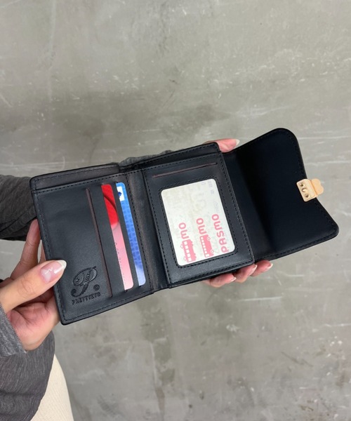 Loco Ocean（ロコオーシャン） 財布 「フラワーモチーフ」花柄 合成