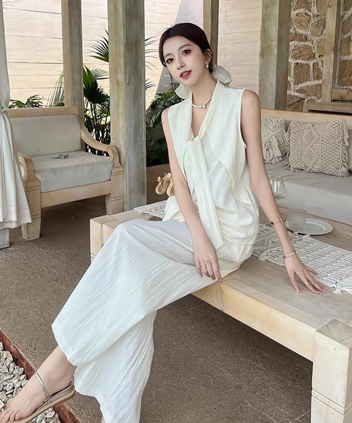 セットアップ ノースリーブブラウスとワイドパンツ セットアップ