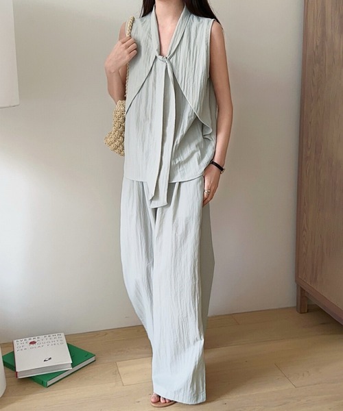 セットアップ ノースリーブブラウスとワイドパンツ セットアップ