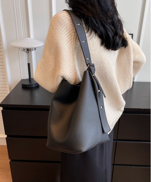 LA VORAGINE（ラ ヴォラジネ） ショルダーバッグ バッグ ポーチ付き