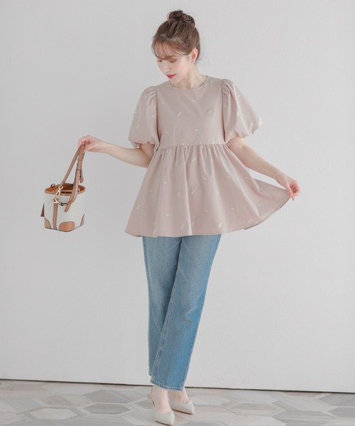 Fit more（フィットモア） フラワー刺繍バルーンスリーブペプラム