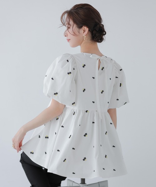 Fit more（フィットモア） フラワー刺繍バルーンスリーブペプラム