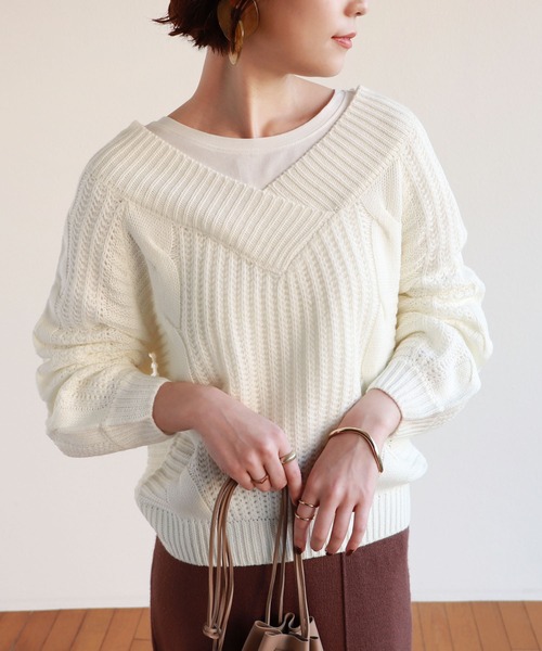 andme（アンドミー） ニット Vネックオフショルダーケーブルニット