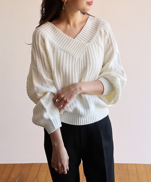 andme（アンドミー） ニット Vネックオフショルダーケーブルニット