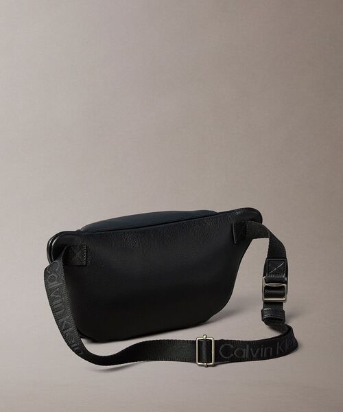 Calvin Klein（カルバン・クライン） ショルダーバッグ クロスボディ