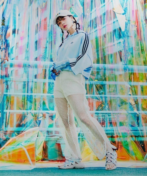 adidas（アディダス） スウェット W CROPPED HOODIE(ワッフル