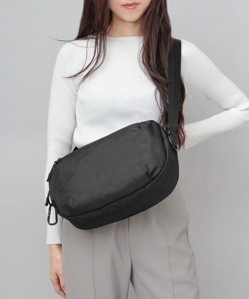 NoiR ショルダーバッグ 大容量ポケット ショルダーバッグ Pyxis