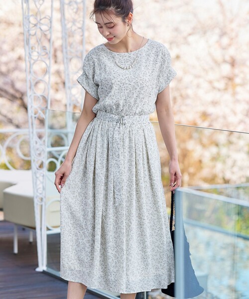 Tiaclasse ワンピース 「洗える」花柄タックフレンチスリーブ