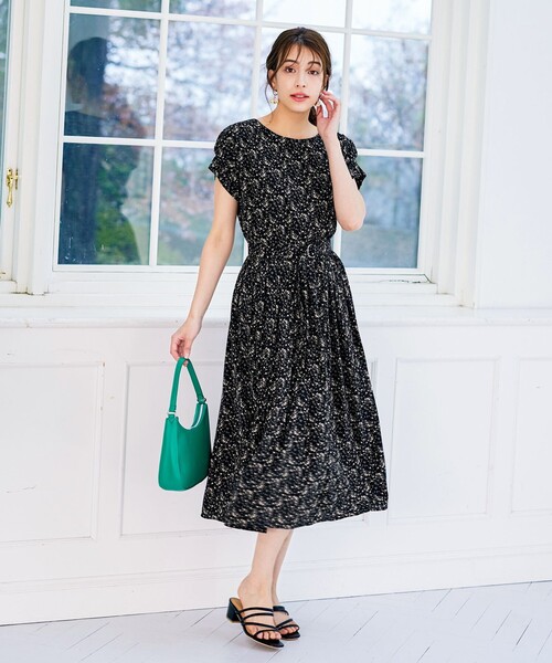 Tiaclasse ワンピース 「洗える」花柄タックフレンチスリーブ