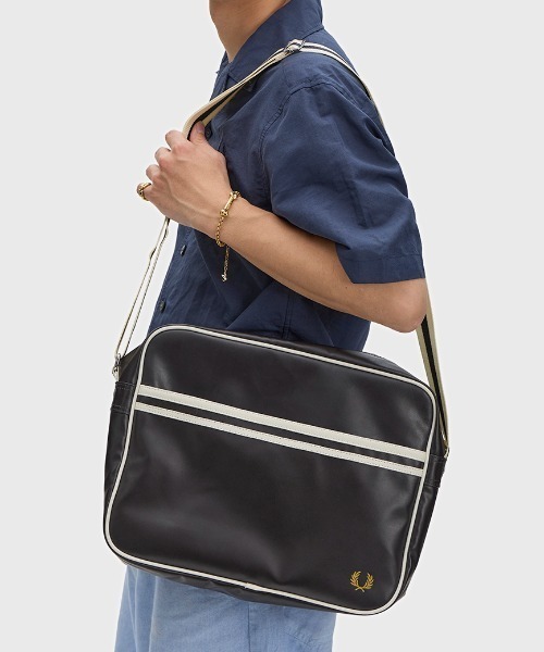 FRED PERRY（フレッドペリー） ショルダーバッグ Classic Shoulder Bag