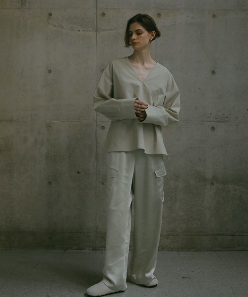 ETRE TOKYO（エトレトウキョウ） パンツ アウトポケットサテンパンツ