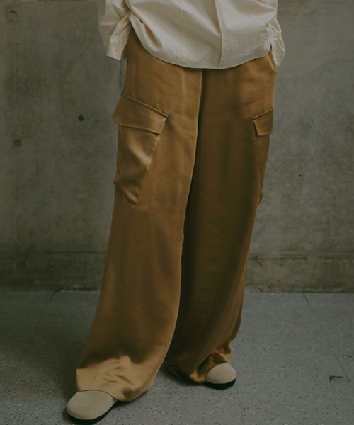 ETRE TOKYO（エトレトウキョウ） パンツ アウトポケットサテンパンツ