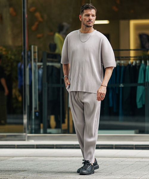 SOMEDIFF（サムディフ） セットアップ プリーツTシャツロングパンツ