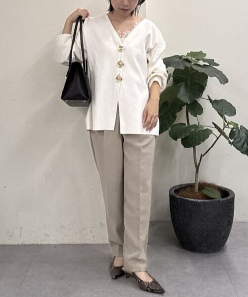 GALLARDAGALANTE（ガリャルダガランテ） ニット セーター ビジューV