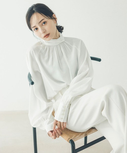 anuans（アニュアンス） ブラウス シャツ クロスネックボリューム