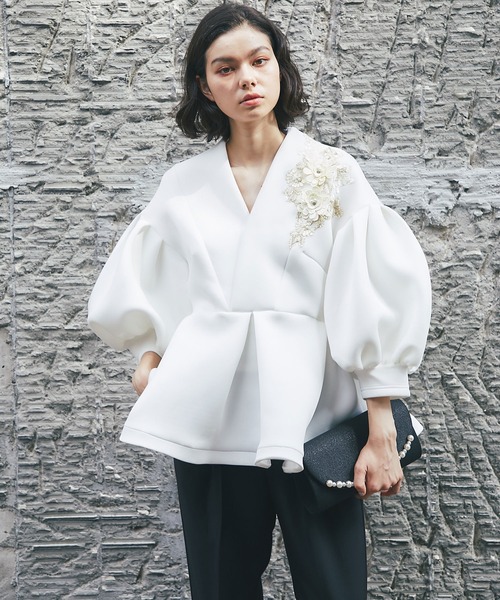 セットアップ 花刺繍モチーフ付きペプラムトップス＆テーパードパンツ