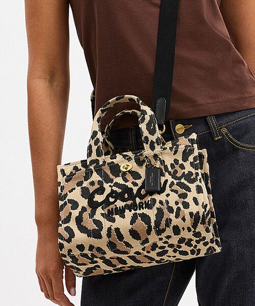 COACH（コーチ） トートバッグ カーゴ トート 26・レオパード プリント