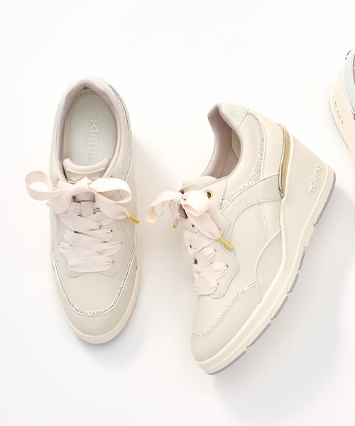 diana（プラスダイアナ） スニーカー 「6cmヒールアップ」ビジュー付き