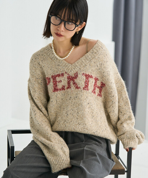 archivio ロゴ入りクリームセーター Gready Brilliantモールラメロゴ