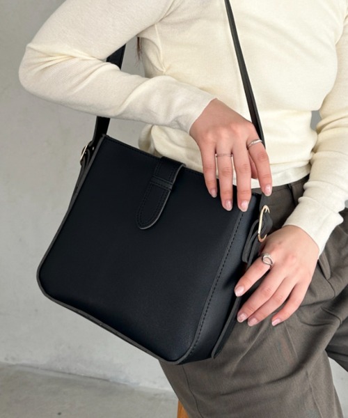 ショルダーバッグ バッグ フラップベルトデザイン PUスクエア