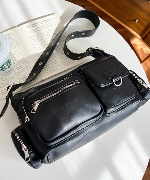 moment+ ハンドバッグ ベルトショルダーマルチポケットハンドバッグ