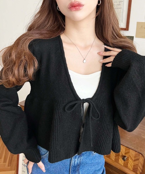 moment+ カーディガン フロントリボンフリルペプラムニット