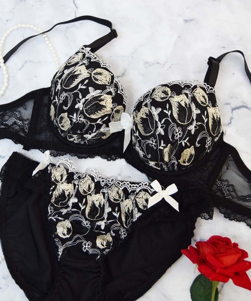 Sanei ブラジャー ショーツセット 「美谷間＆丸胸を叶える！ナチュ盛り