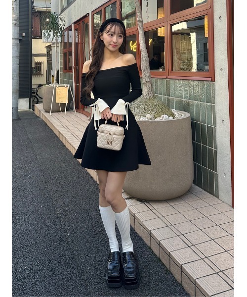 Darich（ダーリッチ） ワンピース オフショルフレアニットミニ