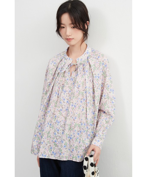 On One's Own ブラウス シャツ 花柄プリント長袖タックデザイン