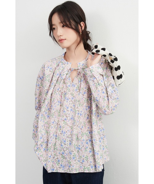 On One's Own ブラウス シャツ 花柄プリント長袖タックデザイン
